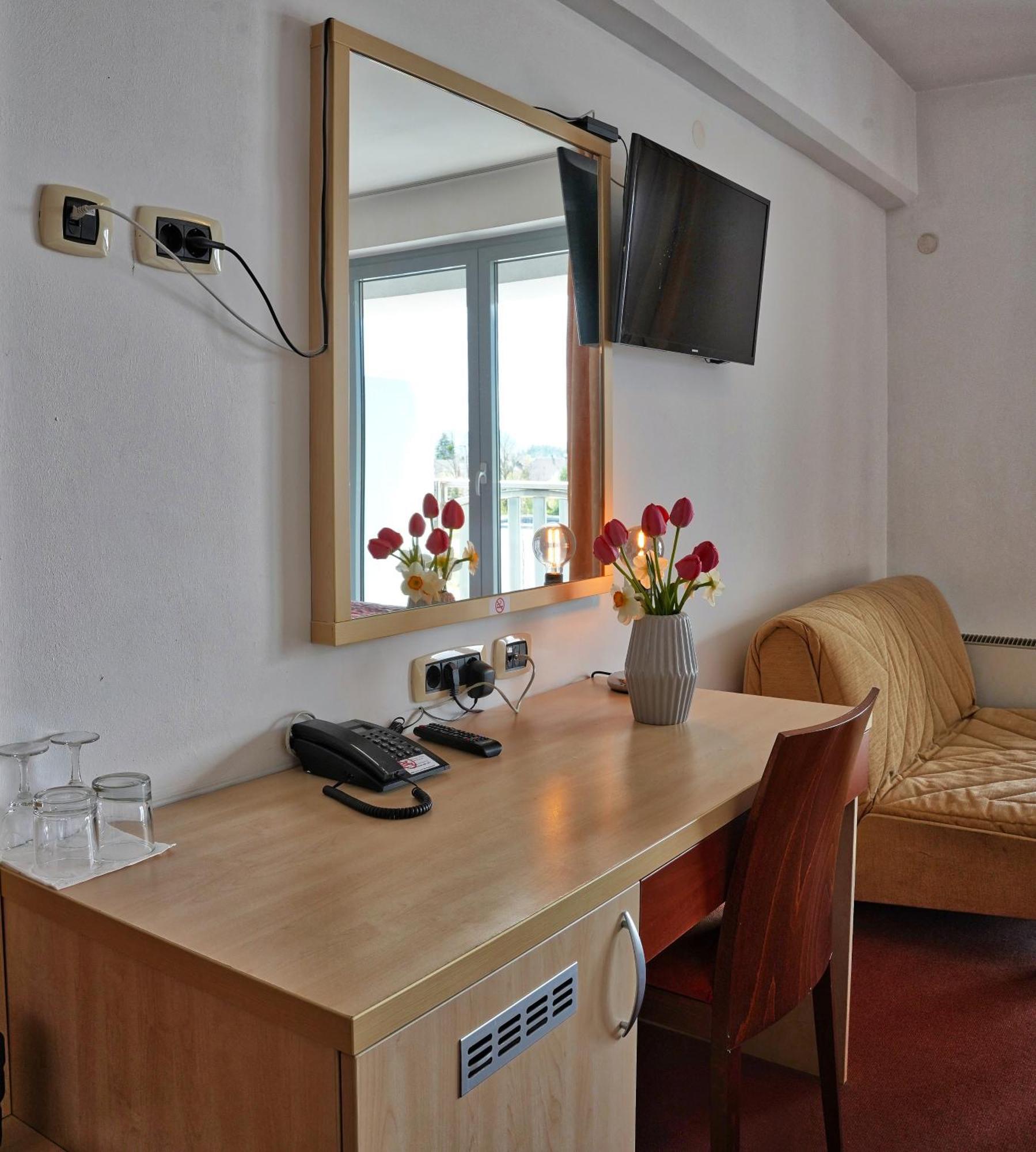 Hotel Krek Superior Lesce  Eksteriør billede